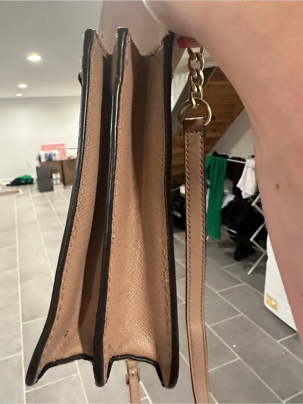 MICHAEL KORS Blush Crossbody Bag - Sleek Leather Shoulder Purse